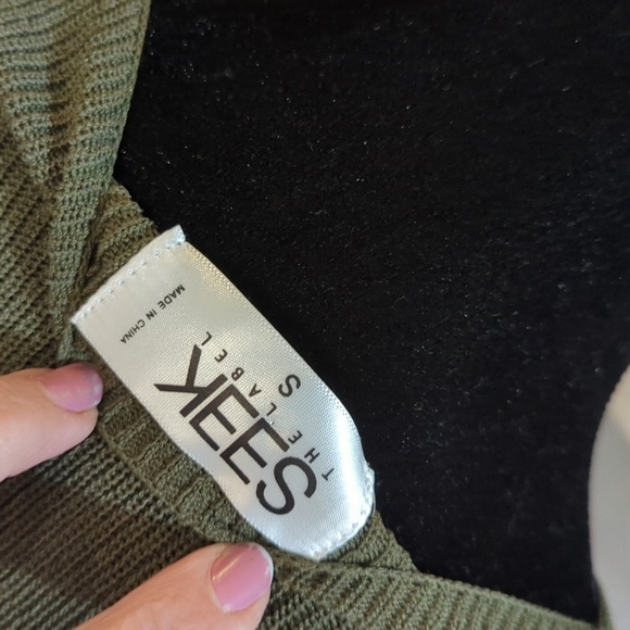 SMALL. Seek the label 3/4 sleeve cropped zip up knit blouse - Picture 4 of 4